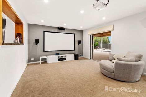 Property photo of 16 Meyrick Crescent Viewbank VIC 3084