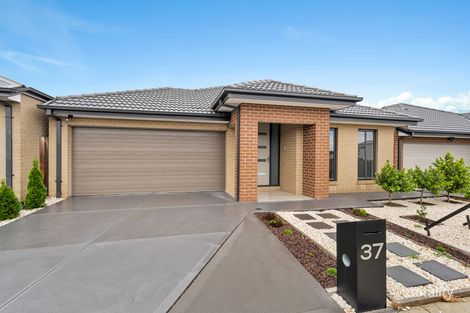 Property photo of 37 Criterion Way Cranbourne East VIC 3977
