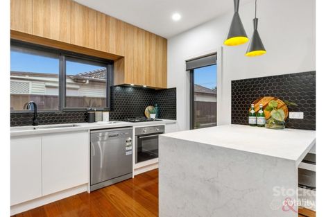 2/7 Mikado St, Hadfield, VIC 3046
