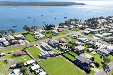 2/9 Burrum St, Burrum Heads, QLD 4659