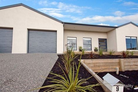 9 Tupong Pl, Rosebud, VIC 3939