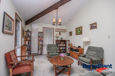 Property photo of 4 Inglis Road Berwick VIC 3806