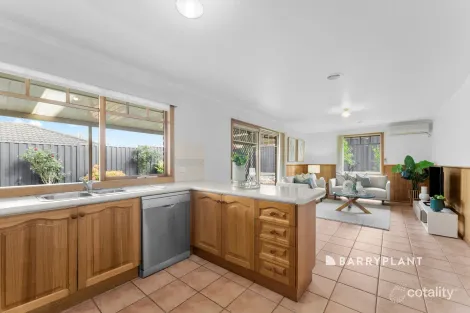 Property photo of 10 Allardice Parade Berwick VIC 3806