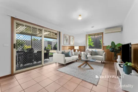 Property photo of 10 Allardice Parade Berwick VIC 3806