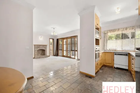 Property photo of 6 Ivison Way Hampton VIC 3188