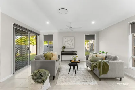 Property photo of 28 Spruce Circuit Hillcrest QLD 4118
