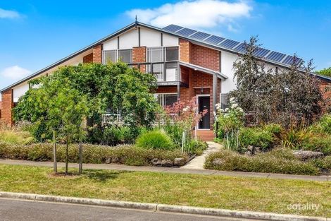 Property photo of 17 Callistemon Crescent Drouin VIC 3818
