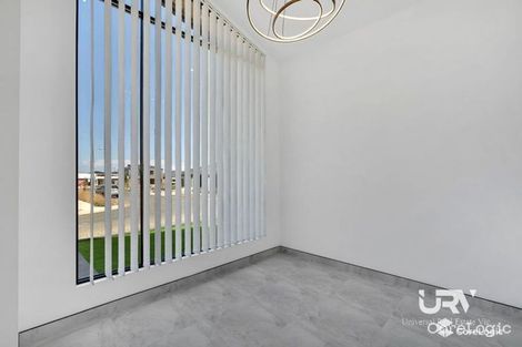 Property photo of 27 Madura Promenade Mickleham VIC 3064