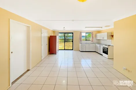 Property photo of 3 Sloman Close Dubbo NSW 2830