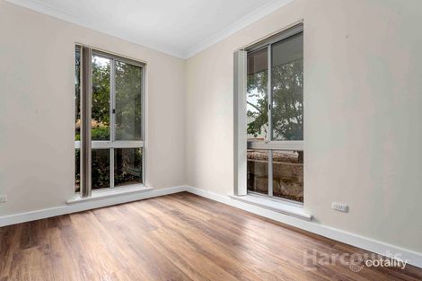 Property photo of 10 Scrivener Place Halls Head WA 6210
