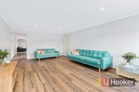 Property photo of 8 Pashia Grove Pakenham VIC 3810