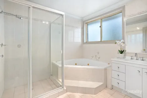 Property photo of 4 Broadoak Place Castle Hill NSW 2154