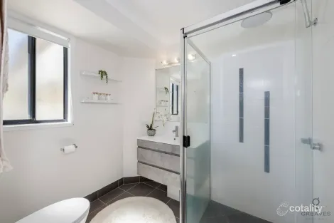 Property photo of 18 Longview Street Ashfield QLD 4670