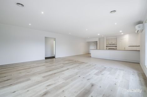 Property photo of 20 Gladiolus Circuit Cranbourne North VIC 3977