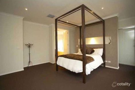 Property photo of 3 Marsh Grove Berwick VIC 3806
