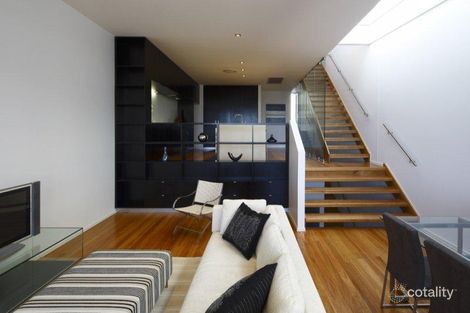 Property photo of 2/165 Dornoch Terrace Highgate Hill QLD 4101