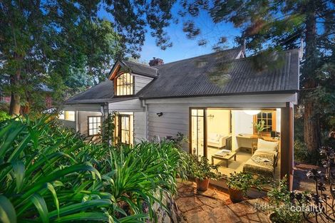 Property photo of 2 Valley Road Research VIC 3095