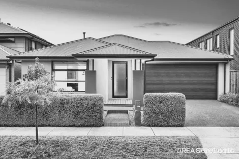 Property photo of 20 Inverness Place Thornhill Park VIC 3335