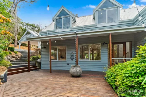 Property photo of 100 Eumeralla Grove Mount Eliza VIC 3930