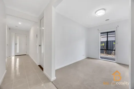 Property photo of 35 Rifflebird Drive Tarneit VIC 3029