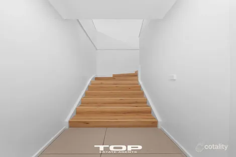 Property photo of 17/10 Mickleham Drive Cranbourne North VIC 3977