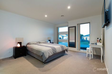 Property photo of 33 Westmoreland Avenue Cranbourne North VIC 3977