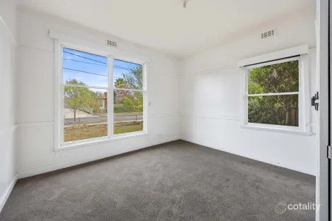 Property photo of 12 Wattle Avenue Wendouree VIC 3355