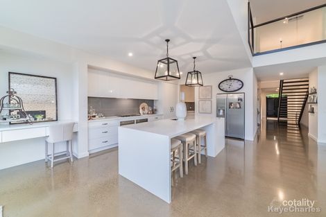 Property photo of 34 Oakview Boulevard Narre Warren North VIC 3804