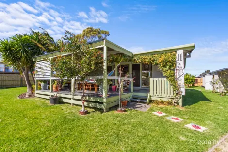 11 Magpie Ave, Metung, VIC 3904