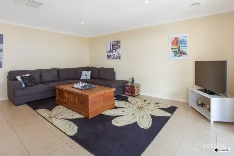 Property photo of 2 Dwyer Avenue Leneva VIC 3691