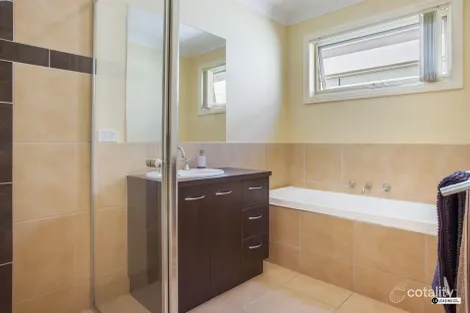 Property photo of 2 Dwyer Avenue Leneva VIC 3691