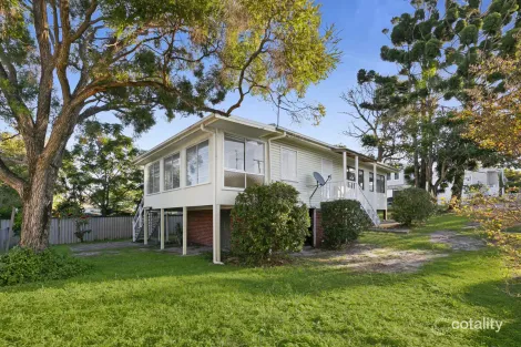Property photo of 31 Echlin Street Labrador QLD 4215