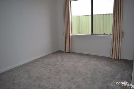 Property photo of 44 Dusseldorp Avenue Pakenham VIC 3810