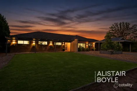 8 Alfred Cl, Narre Warren North, VIC 3804