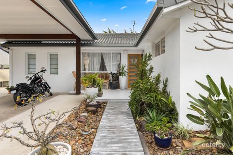 Property photo of 59 Lapoinya Crescent Warana QLD 4575