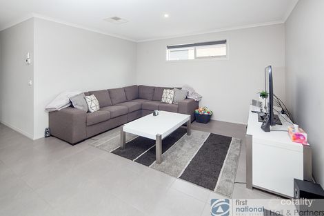 Property photo of 7 Macpherson Circuit Cranbourne East VIC 3977