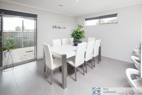 Property photo of 7 Macpherson Circuit Cranbourne East VIC 3977