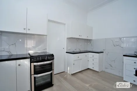 Property photo of 2 Lawson Crescent Griffith NSW 2680