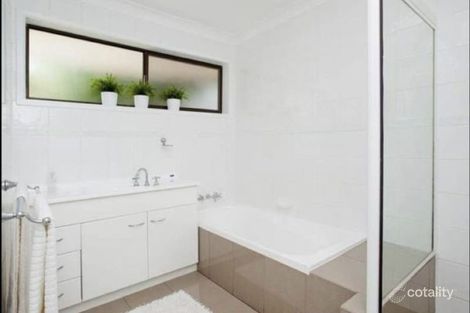 Property photo of 13 Robin Avenue Paradise Point QLD 4216