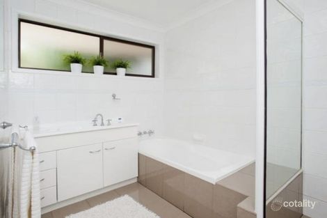 Property photo of 13 Robin Avenue Paradise Point QLD 4216