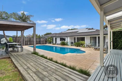 Property photo of 2 The Close Somerville VIC 3912