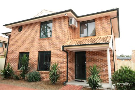 2/42 First Ave, Hoxton Park, NSW 2171