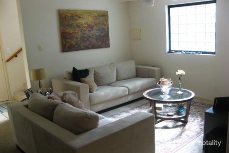 Property photo of 4/75 Clarence Road Indooroopilly QLD 4068