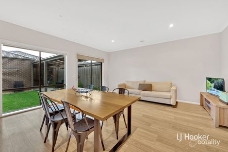 Property photo of 71 Fiorelli Boulevard Cranbourne East VIC 3977