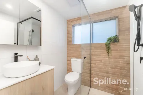 Property photo of 2/3 Mosbri Crescent The Hill NSW 2300
