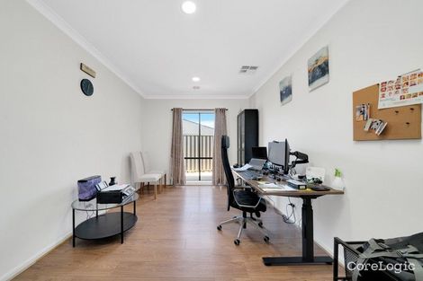 Property photo of 2 Yass Court Manor Lakes VIC 3024