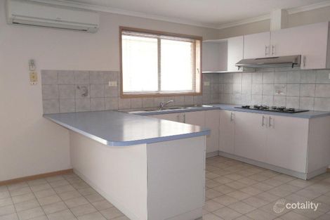 Property photo of 4 Nightjar Court Werribee VIC 3030