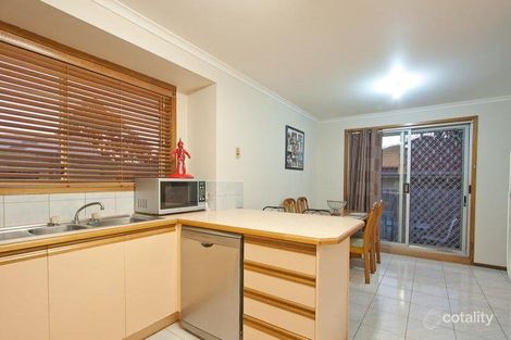 Property photo of 2/12 Isaac Smith Crescent Cranbourne VIC 3977
