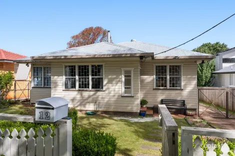 Property photo of 12 Collins Street Mount Lofty QLD 4350