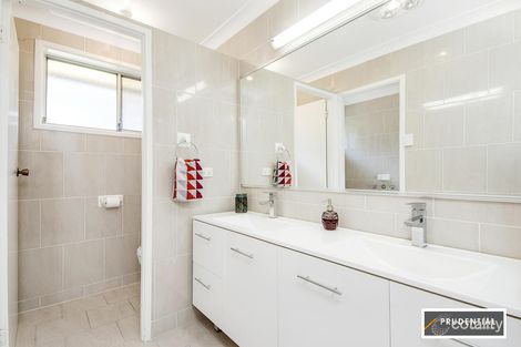 Property photo of 29 Wandarra Crescent Bradbury NSW 2560